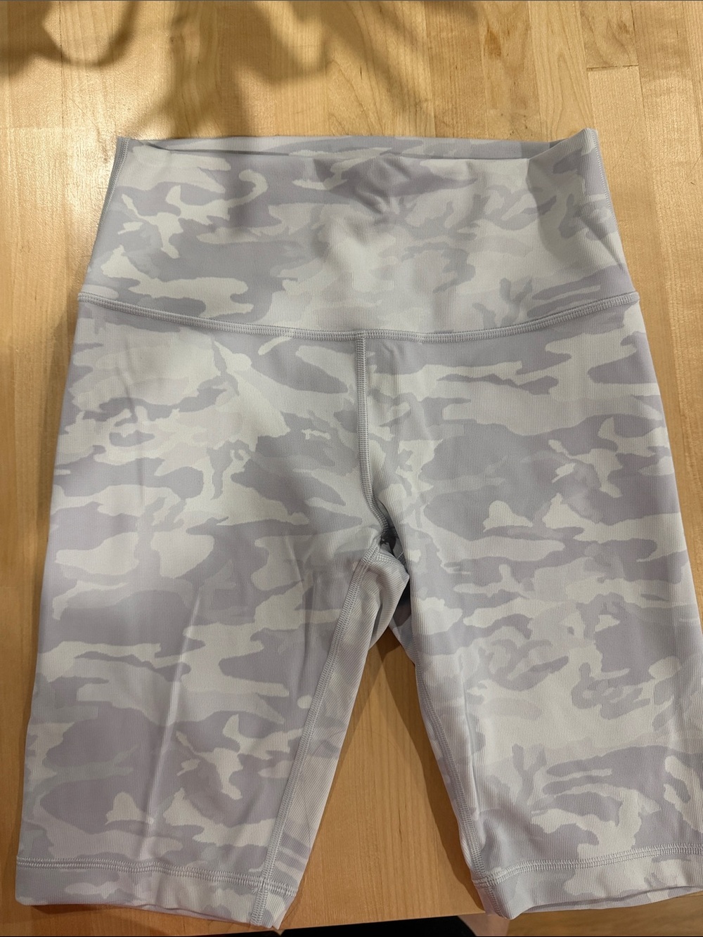 Wunder Under Lulu lemon short 10” ribbed Camo High-Waist Biker Shorts Light Gray